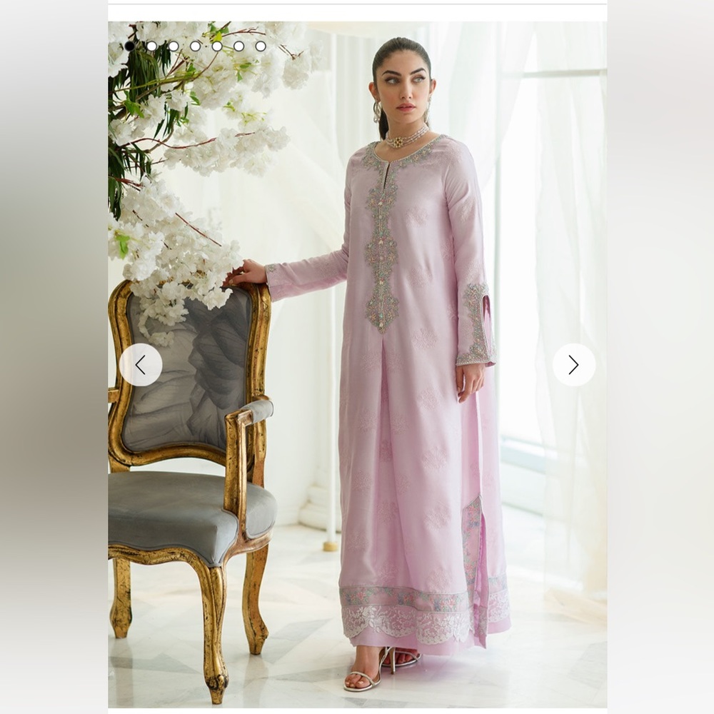 Like new  FARAH TALIB AZIZ